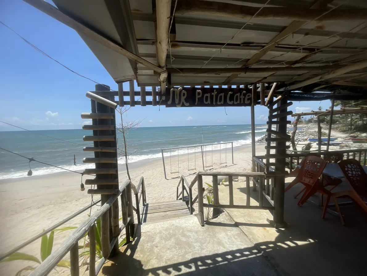 NR Cafe, Pantai Pengkalan Maras Batu Rakit